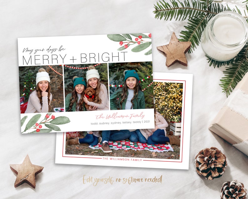 K&ouml;nnte beinhalten: Eine Weihnachtskarte mit einem Aquarelldesign aus Stechpalme und Beeren. Die Karte zeigt eine Fotocollage einer Familie mit dem Text "May your days be Merry + Bright" und "The Williamson Family" mit den Namen der Familienmitglieder und dem Jahr 2021. Die Karte enth&auml;lt auch den Text "Edit yourself, no software needed!"