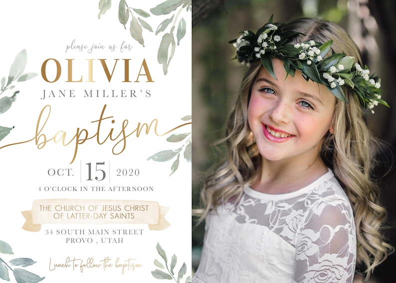 Puede incluir: Una invitaci&oacute;n de bautismo con un dise&ntilde;o floral de acuarela y letras doradas. La invitaci&oacute;n dice "Por favor, &uacute;nase a nosotros para el bautismo de Olivia Jane Miller, el 15 de octubre de 2020, a las 4 de la tarde, en la Iglesia de Jesucristo de los Santos de los &Uacute;ltimos D&iacute;as, 34 South Main Street, Provo, Utah, Almuerzo despu&eacute;s del bautismo."