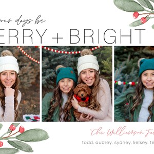 K&ouml;nnte beinhalten: Eine Weihnachtskarte mit einem Familienportr&auml;t und dem Text "May your days be MERRY + BRIGHT" und "The Williamson Family todd. aubrey. sydney. kelsey. teddy | 2021". Die Familie ist in Winterkleidung gekleidet und steht vor einem Weihnachtsbaum.