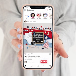 Puede incluir: La pantalla de un tel&eacute;fono inteligente que muestra una publicaci&oacute;n de Instagram anunciando la llegada de un beb&eacute;. La publicaci&oacute;n presenta un mameluco de beb&eacute; rojo, blanco y azul, un letrero de pizarra con el texto "&iexcl;Mantengan sus fuegos artificiales! Estamos esperando. Llegando en enero de 2024", y un gorro de beb&eacute; rojo, blanco y azul.