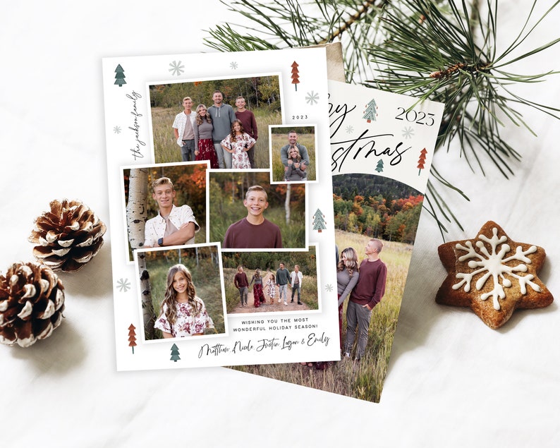Pu&ograve; includere: Un biglietto di Natale con un collage di foto di famiglia su sfondo bianco e alberi di Natale verdi e rossi. Il testo "Wishing you the most wonderful holiday season!" &egrave; stampato sulla carta, insieme ai nomi "Matthew, Nicole, Justin, Logan & Emily".