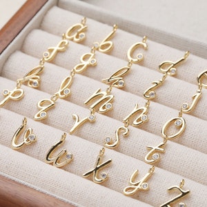 Encanto de letra chapado en oro real de 5 piezas, dije de inicial de oro, colgante de letra Vermeil, dijes de inicial de oro, letras minúsculas de A-Z