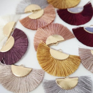 2 Stück kleine Fächer Quasten, Seidenquasten, seidige Fadenquasten, Quasten Charm Anhänger, Quasten für Schmuck, Ohrringe Zubehör, finden