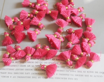 10pcs Rose rote Quasten, kleine Baumwolle Thread Quasten, 1,5 cm Thread Quasten, Mini Quasten, Quasten Charme für Schmuck machen, Großhandel Quasten
