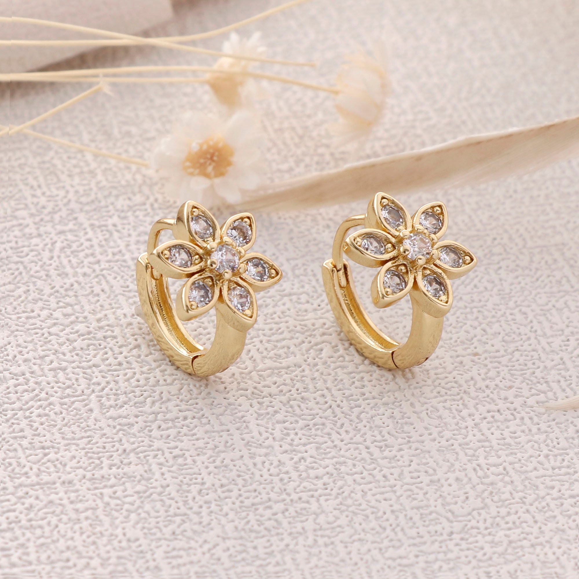 9ct Gold Fleur De Lys Lever Back Earring Hooks – 1 Pair – Yellow Gold Findings