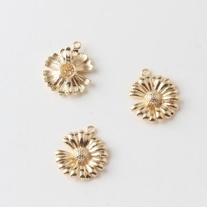 10pc Real Gold Plated Daisy Flower Charm Pendant