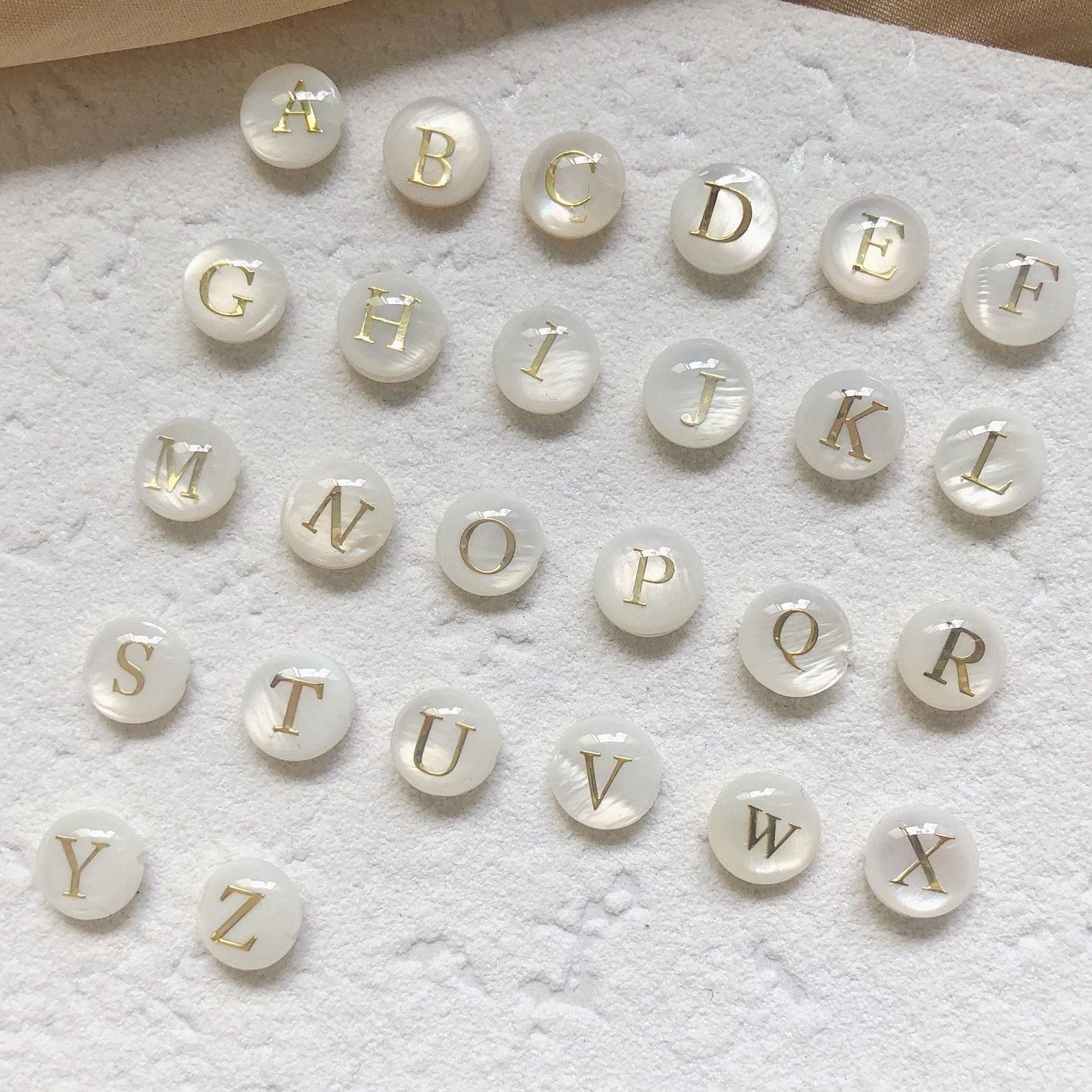 Shell Alphabet Beads, English Letter Beads, Round Coin Letter Charms ...