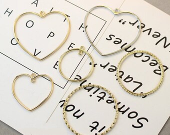 30 piezas de dijes de corazón dorados, dijes de amor, dijes de San Valentín, dijes de corazón de metal dorado, accesorios de joyería, suministros de joyería DIY