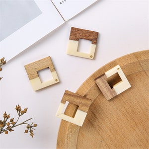 4pcs Epoxid-Harz-Anhänger, Diamant transluzente weiße Harz Erkenntnisse, Holz und Harz Anhänger, Farbe blockiert, große Runde Charme