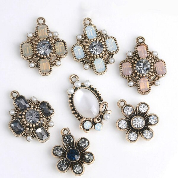 10pcs Vintage Faceted Crystal Rhinestone Charm,Flower Bezel Charm, Glass Bezel, Bezel Pendant,Add a Charm,Craft Supplies, DIY Finding