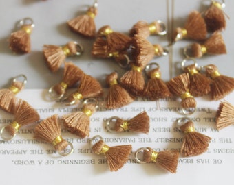 10pcs Khaki Quasten, kleine Baumwolle Thread Quasten, 1cm Thread Quasten, Mini Quasten, Quasten Charme für Schmuck machen, Großhandel Quasten
