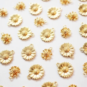 10pc Real Gold Plated Daisy Flower Charm Pendant