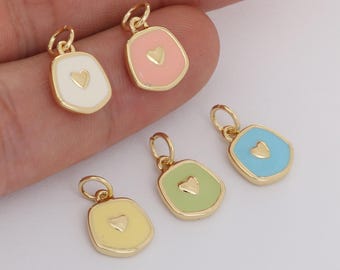 Colgante redondo con forma de corazón de esmalte colorido, chapado en oro de 18 quilates, para la fabricación de collares y pulseras. Libre de níquel.