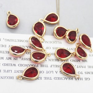 10pcs Vergulde Teardrop Charme, Tiny Mini Glass Charm, Red Stone Charm, juli Birthstone, Kwaliteit Sieraden Supply