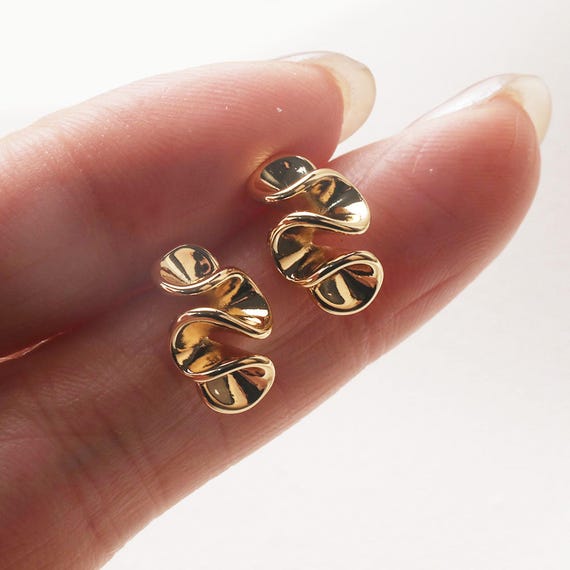 14K Gold Plated Wave Earrings w/ Ring,Wave Stud Earring,Gold Wave Earrings,Trend Earrings,Earring Attachment