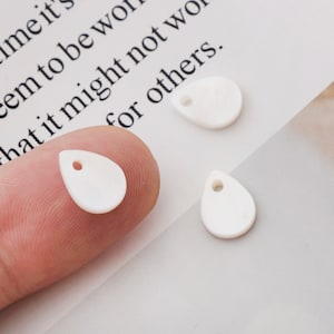 20PCS Natural Shell Charm, Teardrop Shell Pendant, Tiny Mini Teardrop Shell Finding, Jewelry Production, diy Materials