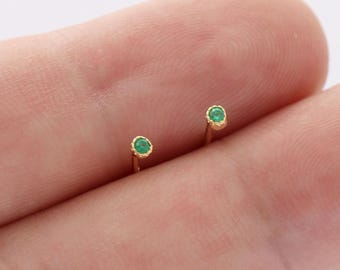 2 pendientes pequeños de plata de ley con piedra natal, pendientes de circonita cúbica con piedra natal de 2 mm, pendientes apilables