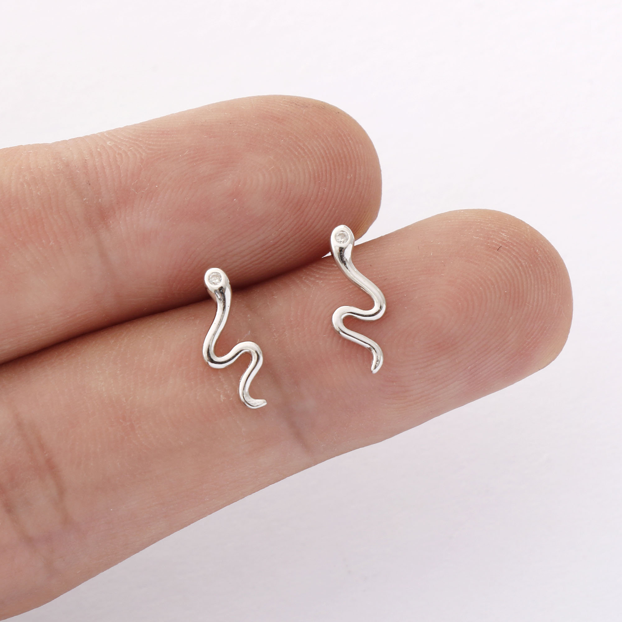 Orecchini rotondi geometrici a forma di serpente di alta qualità in acciaio inos