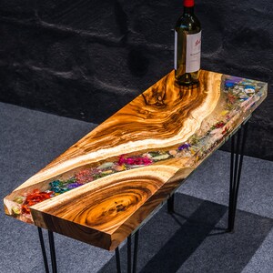 Arte a medida: mesa de centro hecha a mano con incrustaciones de resina artística floral / madera recuperada y recuperada / decoración personalizada del hogar: ¡PERSONALIZA LA TUYA!