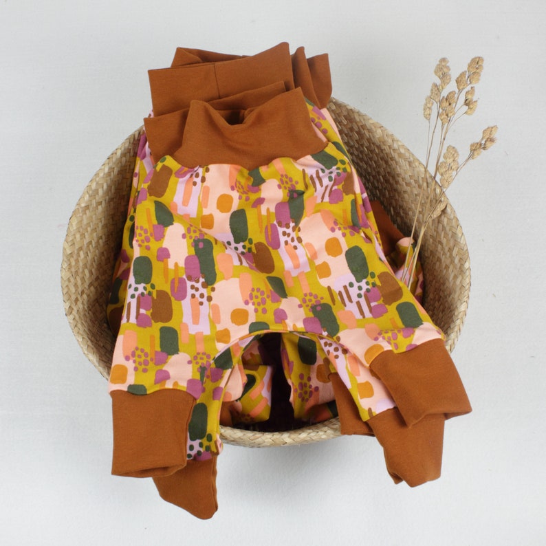 Bloomers made of cotton sweatshirt, pattern mix print with the following colors: cinnamon, ocher, lilac, fir, rose image 3