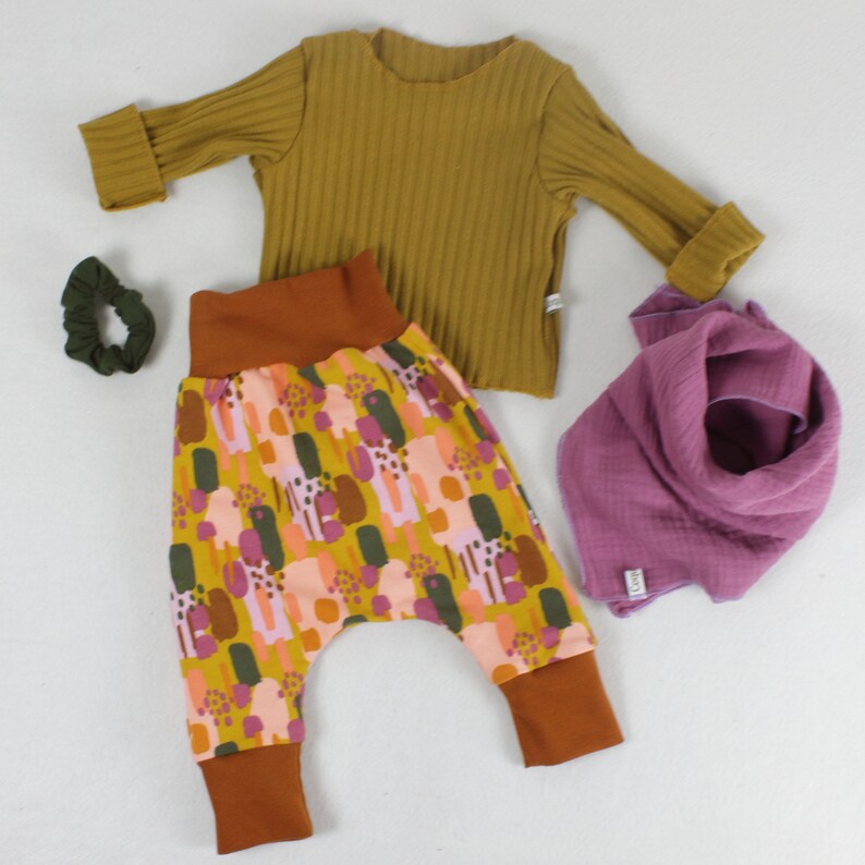 Bloomers made of cotton sweatshirt, pattern mix print with the following colors: cinnamon, ocher, lilac, fir, rose image 4