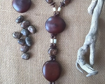 Ethnic necklace in tropical seeds