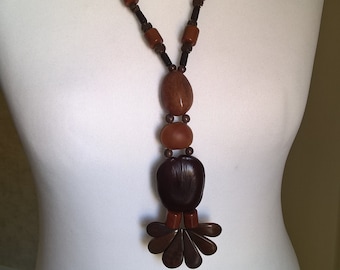 Large handmade necklace in vegetal ivory and tropical seeds / crafts
