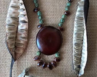 Ethnic necklace in tropical seeds / macramé jewelry / natural jewelry