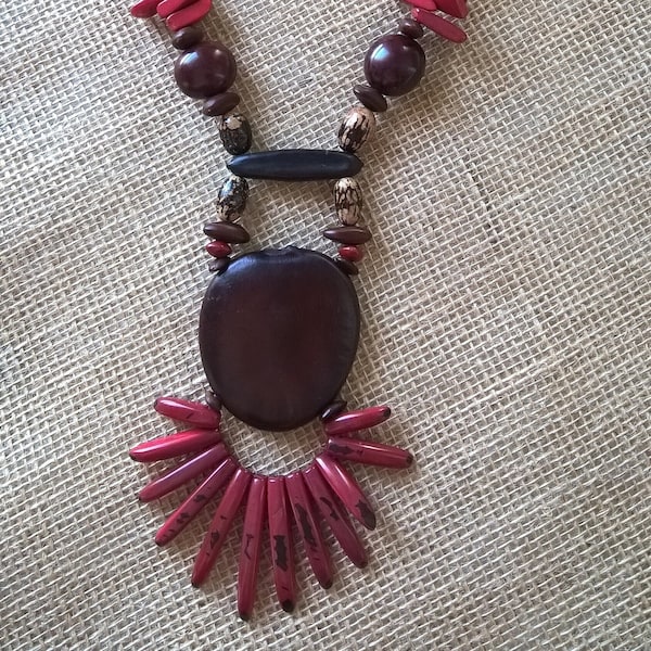 Collier artisanal/ collier en Ivoire végétale/ pièce unique/ bijoux femme/bijoux ethnique/collier en graines/bijoux écologique