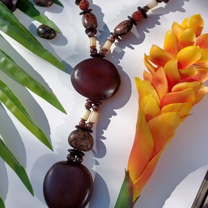 Ethnic necklace in tropical seeds image 2