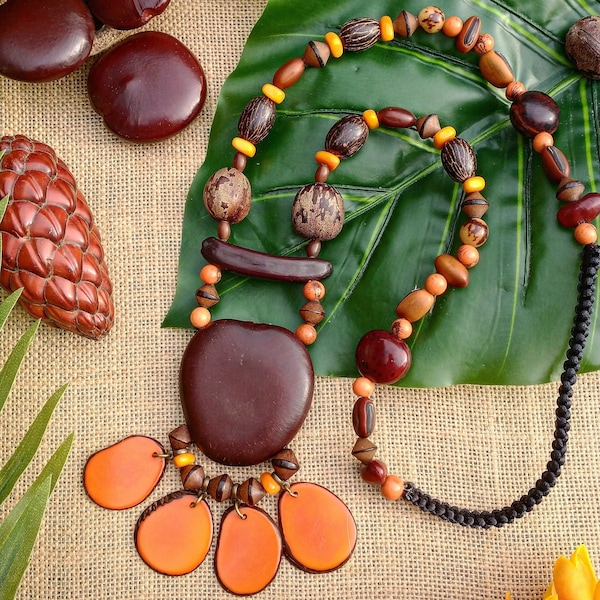Collier artisanal en graines tropicales/ ivoire végétal / bijoux macramé / bijoux ethniques / bijoux écologique / bijoux naturels /