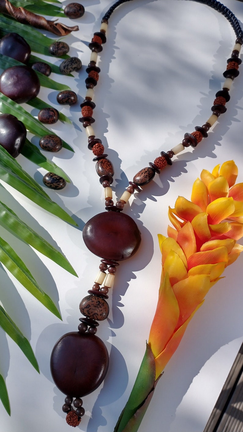 Ethnic necklace in tropical seeds image 2