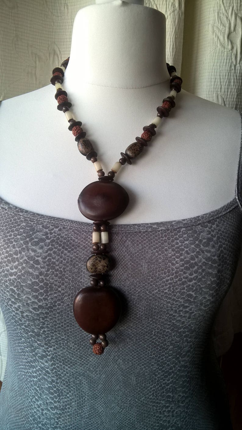 Ethnic necklace in tropical seeds image 8