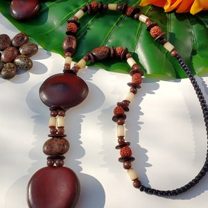 Ethnic necklace in tropical seeds image 7