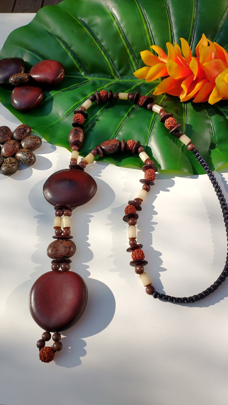 Ethnic necklace in tropical seeds image 7