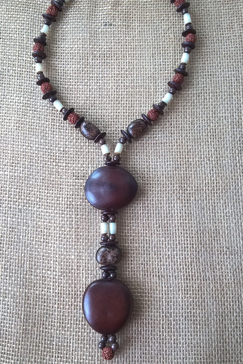Ethnic necklace in tropical seeds image 5