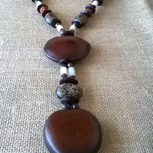 Ethnic necklace in tropical seeds image 3