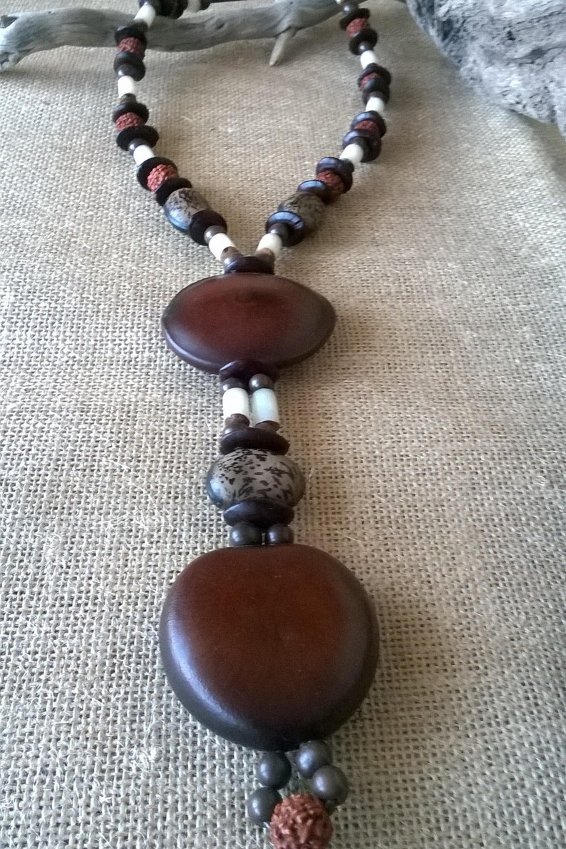 Ethnic necklace in tropical seeds image 3