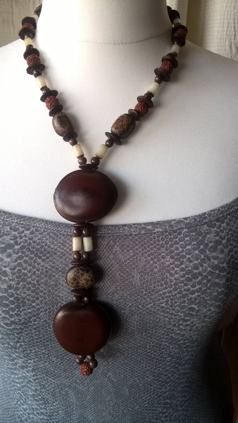 Ethnic necklace in tropical seeds image 4