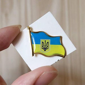 Ukrainian lapel pin tryzub flag Coat of arms of the state