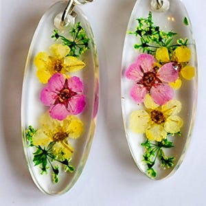 Pressed Real Dired Flower Resin Dangle Drop Earrings- Floral jewelry for women- Birthday Anniversary gift for girl, sister, mom, wife
