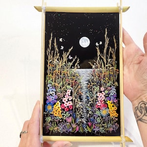 Pressed Flower Frame Moon Phase Black Pressed Flower Art Gift for Mom, Grandmother, Mother in Law (A)