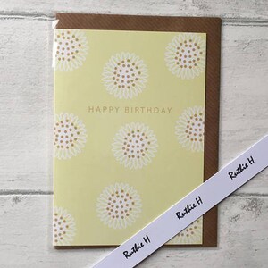 Fleur pastel de carte de joyeux anniversaire