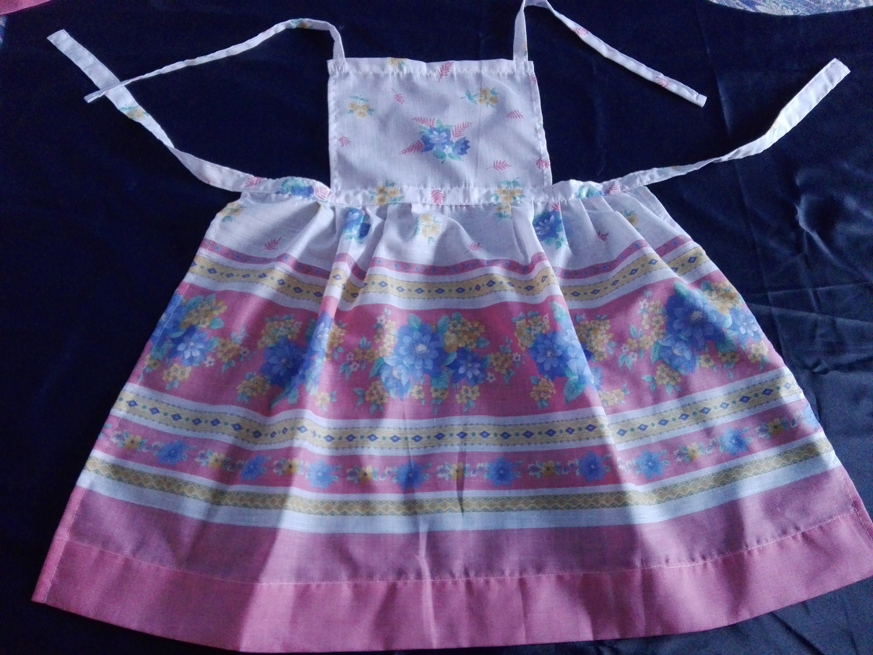 Tablier Enfant Polyester Rose/Blanc à Fleurs | Recyclé d'un Drap Neuf