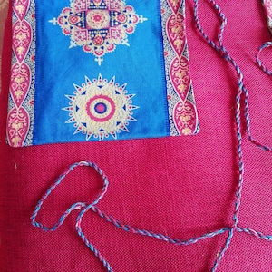 pochette bandoulière, étui, vide-poches, tissu lavable, durable.
