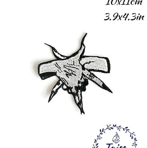 May include: Black and white embroidered iron-on patch of a hand with sharp claws. The patch is 3.9 inches by 4.3 inches.