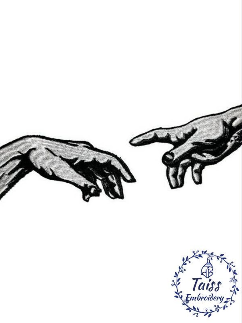 Pu&ograve; includere: Disegno di ricamo in bianco e nero di due mani che si raggiungono, ispirato alla "Creazione di Adamo" di Michelangelo.