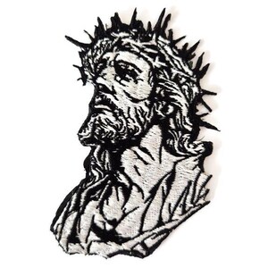 Può includere: Un set di tre tazze in ceramica con finitura opaca e macchiettata. Le tazze sono nei toni del crema, grigio chiaro e grigio scuro. Ogni tazza ha un design semplice e minimalista e un manico arrotondato.