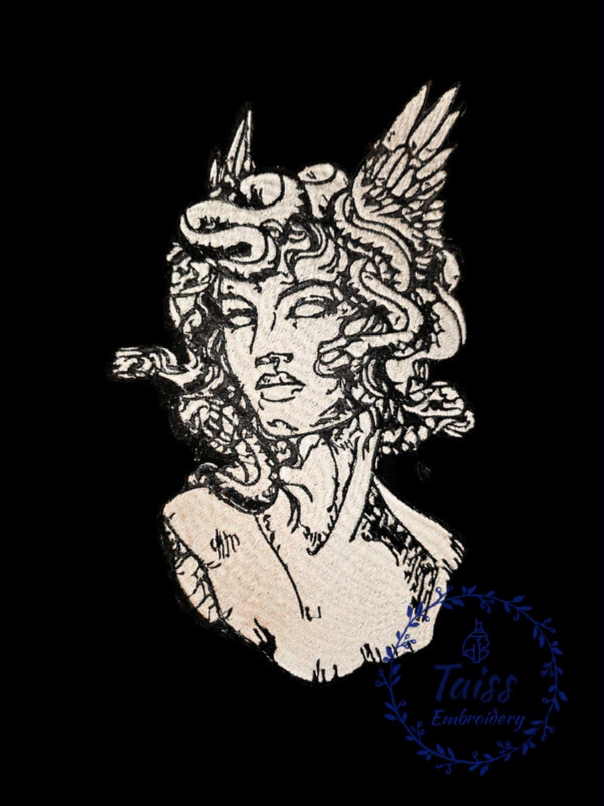 Bestickter Aufnäher „Die Blutende Medusa“ – 10x11 Cm Zum Aufbügeln Oder Nähen