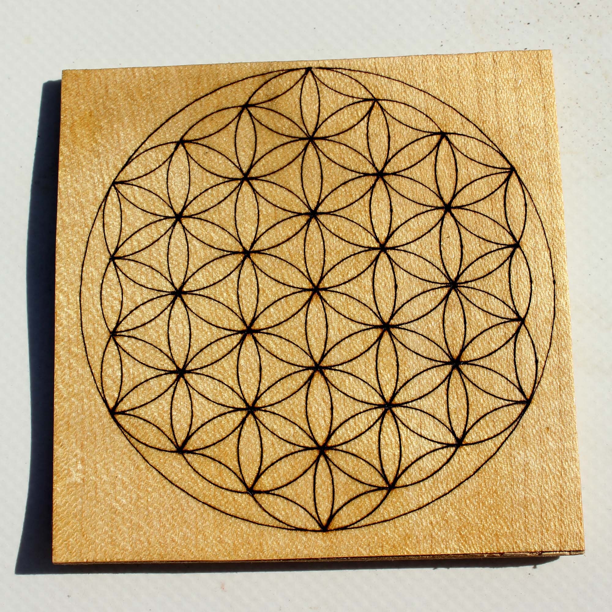 Fleur de Vie Gravée sur Bois Sycomore